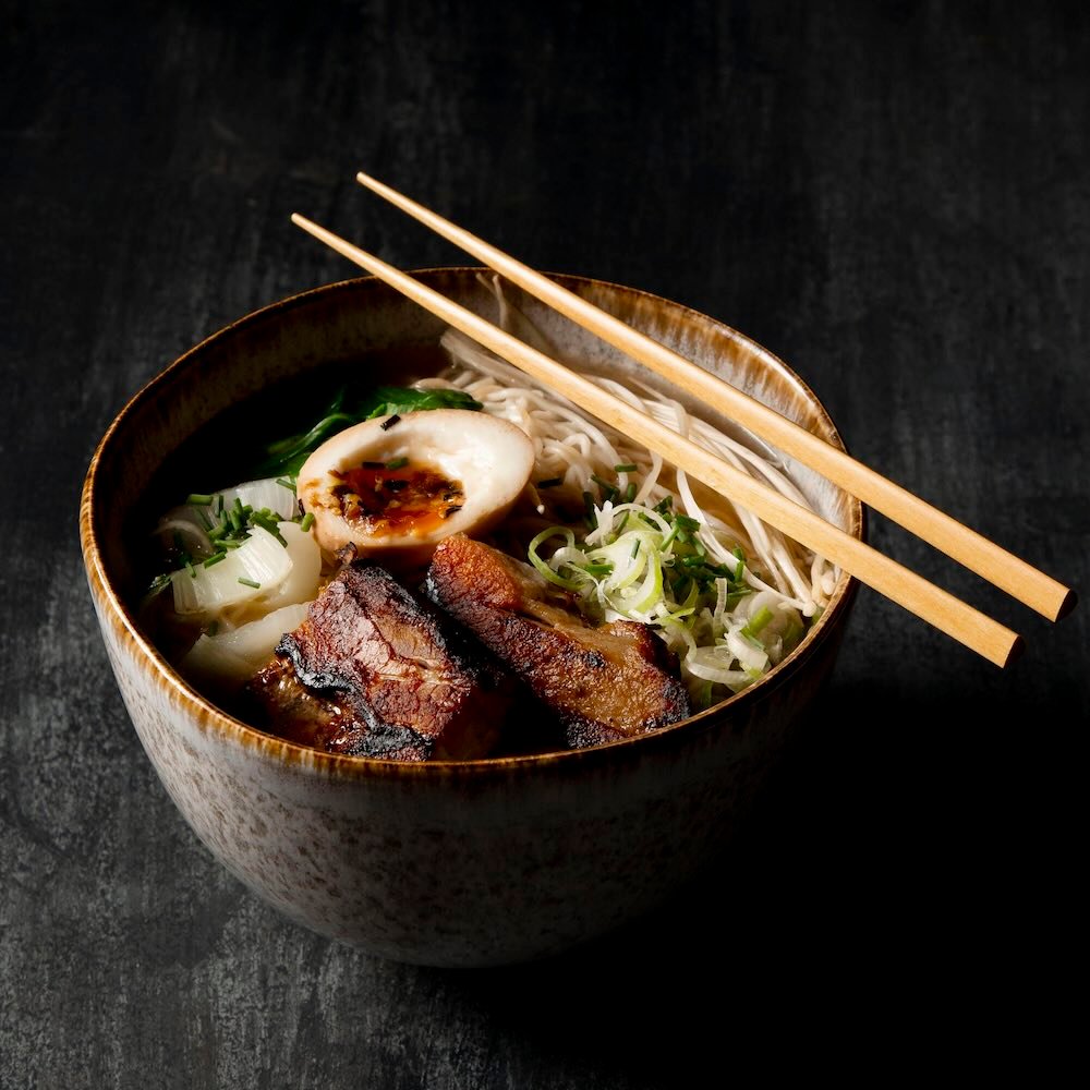 https://pay.takithailand.com/wp-content/uploads/alto-angulo-delicioso-ramen-tazon.jpeg
